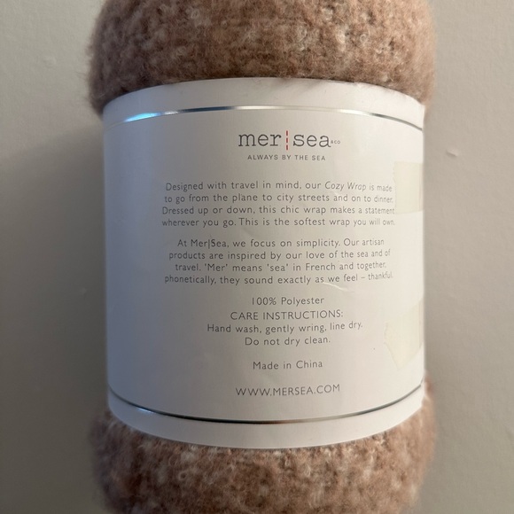 NWT. Mer Sea Elegant Pink and Cream Women's Cozy Wrap - Picture 4 of 5